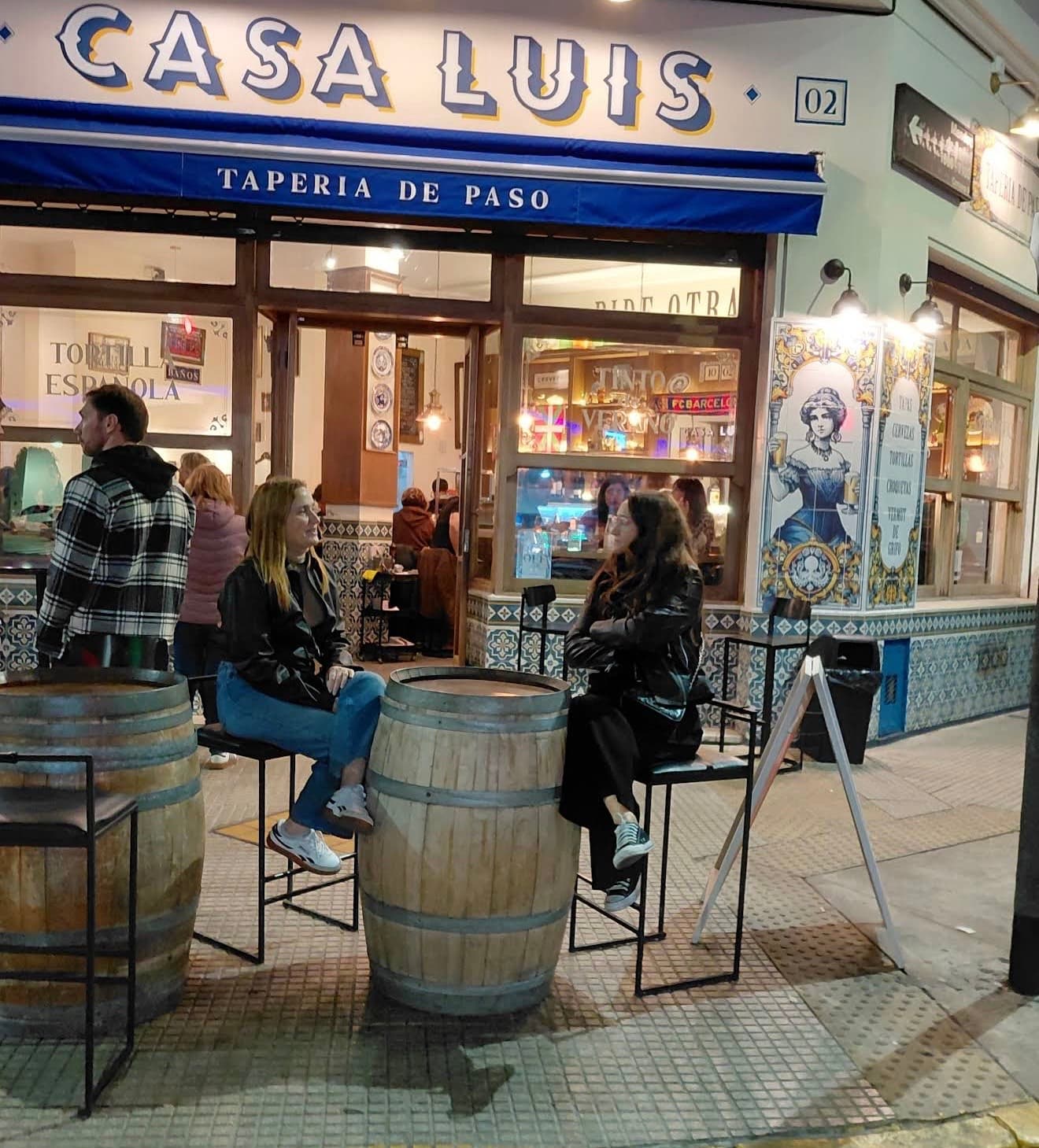 Informal, de mucha rotación, ruidoso — foto 1 de 3
