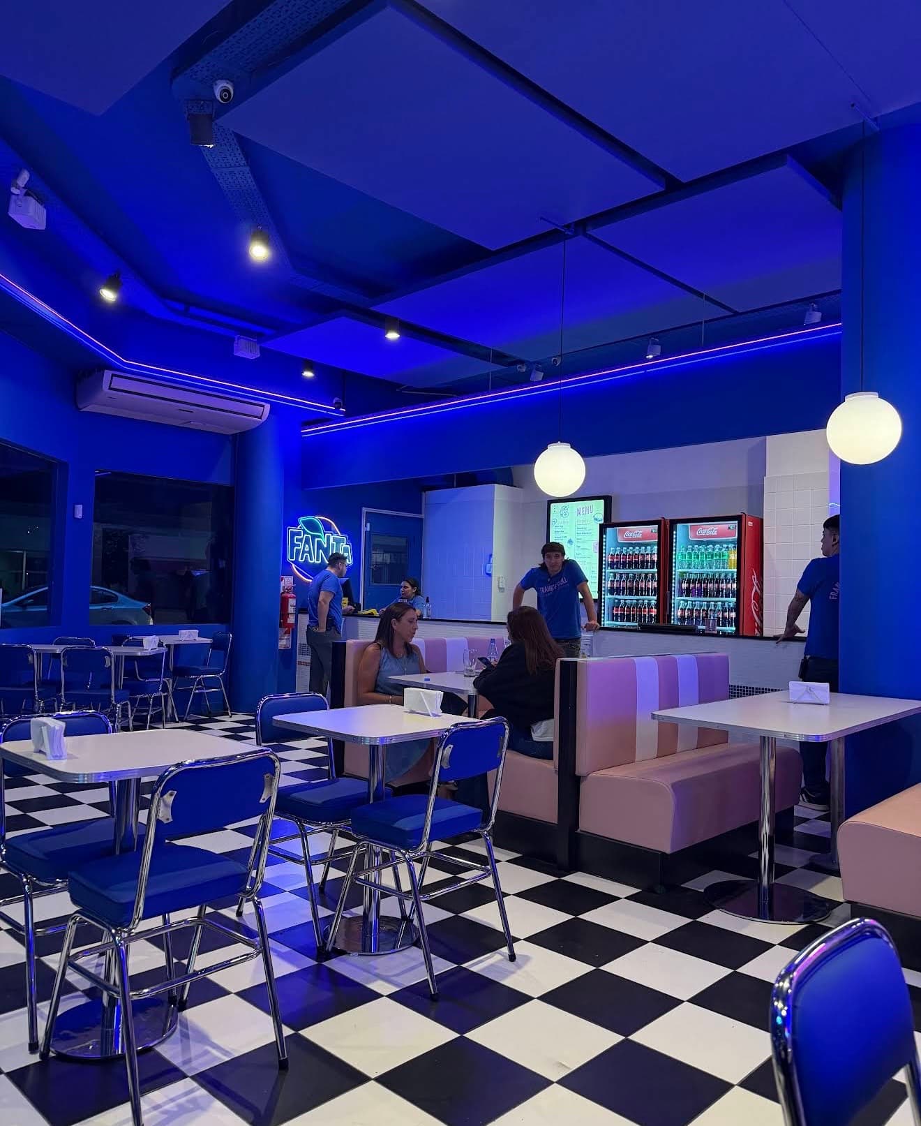 Diner americano: casual, ruidoso y con mucho movimiento — foto 1 de 3
